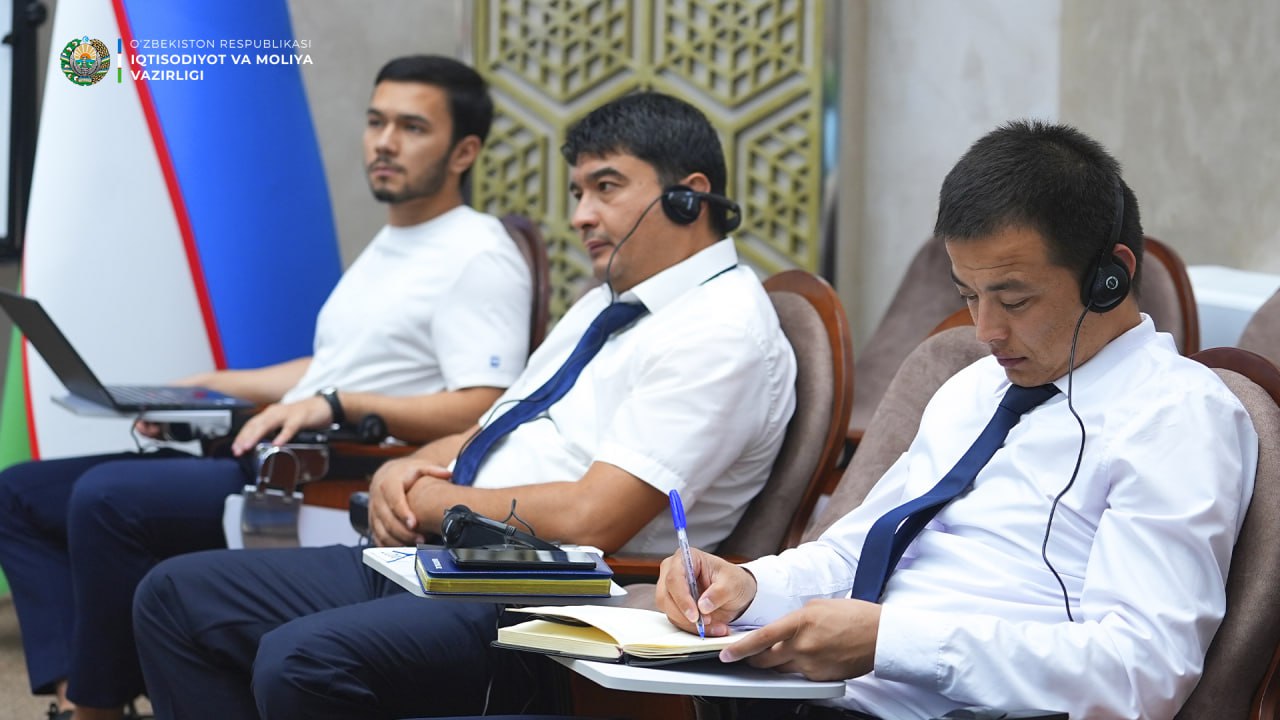 Uni kaltaklaydi va emizadi.