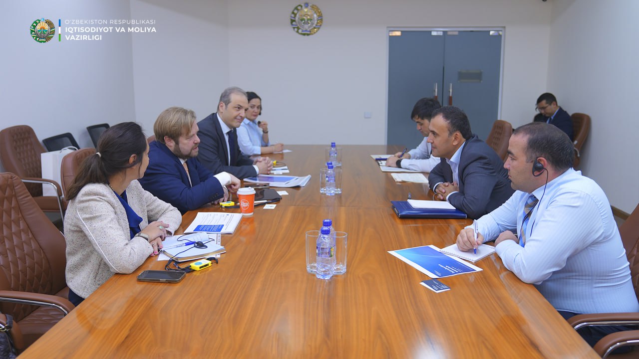 Er va xotin dushda jinsiy aloqa Filmlar, oyinlar va xxx kliplar